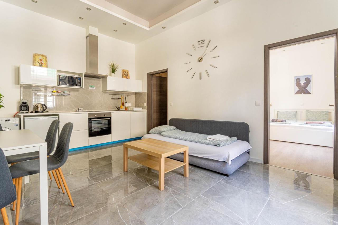 Modernized Condo At Kiraly 51 Budapeste Exterior foto