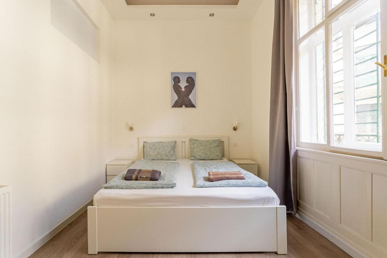 Modernized Condo At Kiraly 51 Budapeste Exterior foto