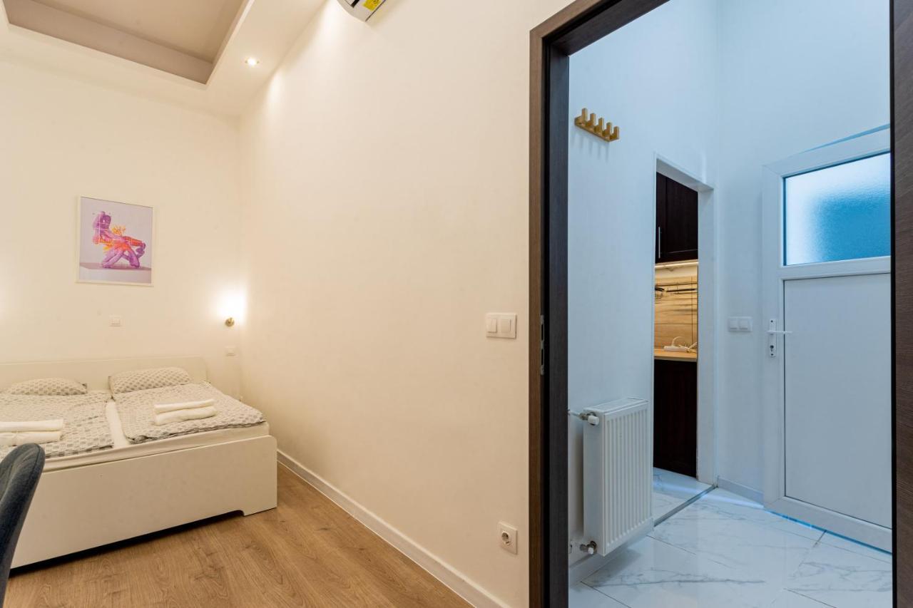 Modernized Condo At Kiraly 51 Budapeste Exterior foto